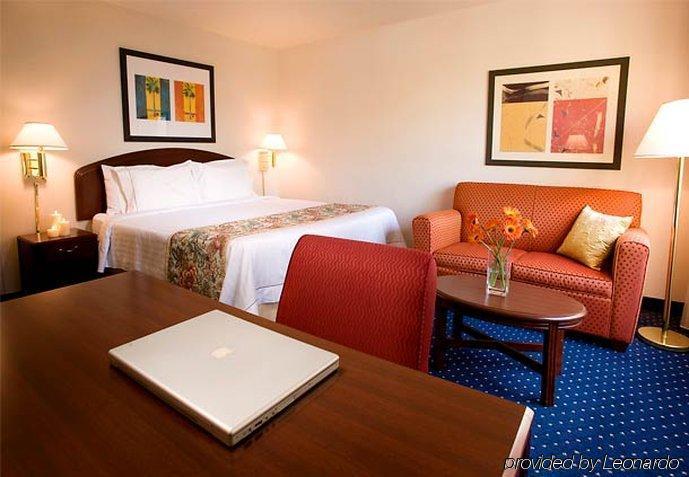 Courtyard By Marriott Seattle Hotel