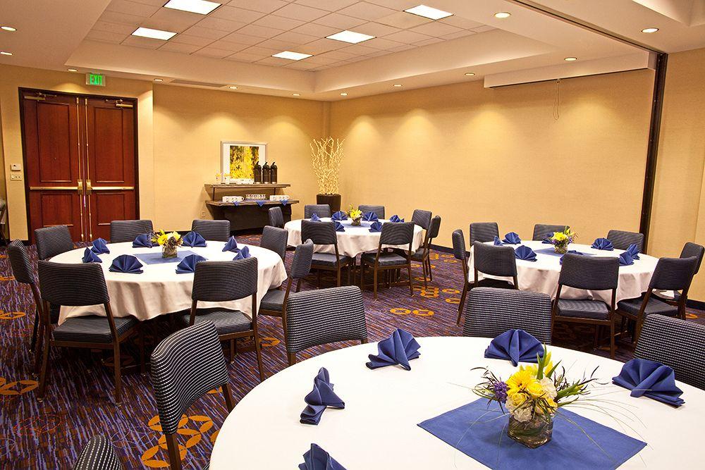 Courtyard By Marriott Seattle Hotel 3*