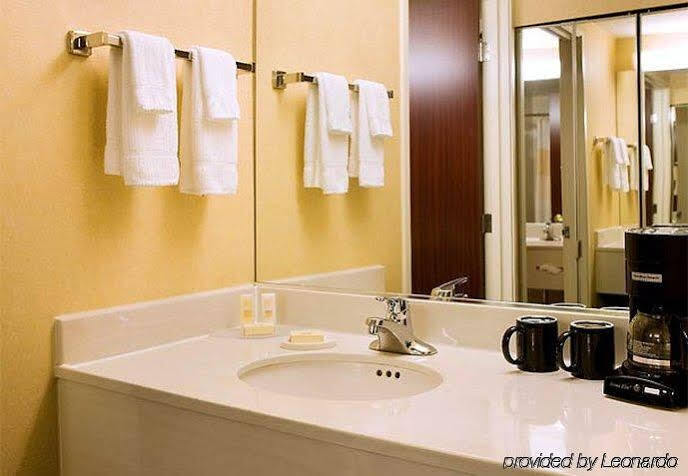 Courtyard By Marriott Seattle Hotel Federal Way